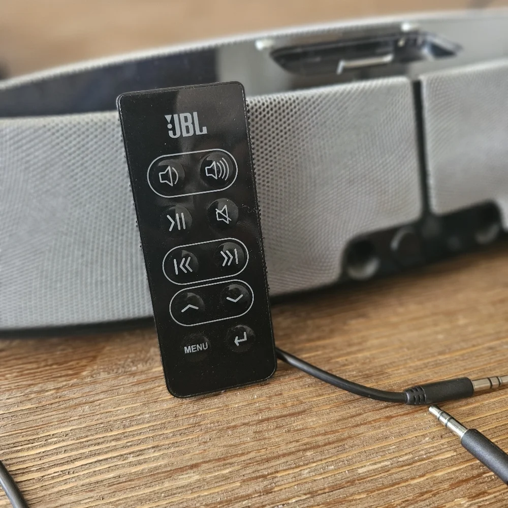 JBL On Stage 200iD High Performance Speaker Dock w/ Aux - Picture 5 of 5